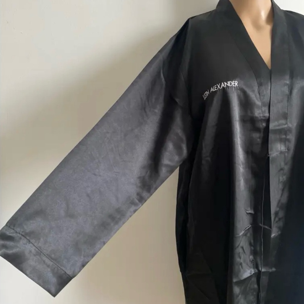 Justin Alexander Black Robe - Picture 8 of 11